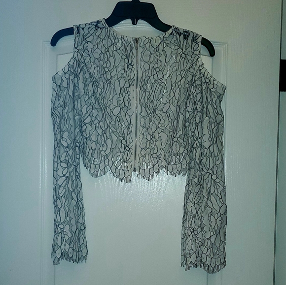 Lace cold shoulder crop top - Picture 2 of 2